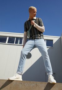 Levi's® 511 SLIM - Calças de ganga justas - medium indigo worn in