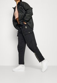 adidas Originals Cargobyxor - black
