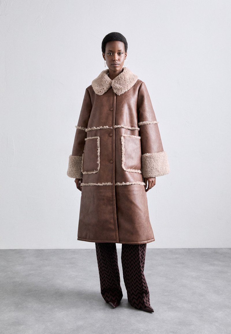 Baum und Pferdgarten DAFNE - Klasický kabát - washed java