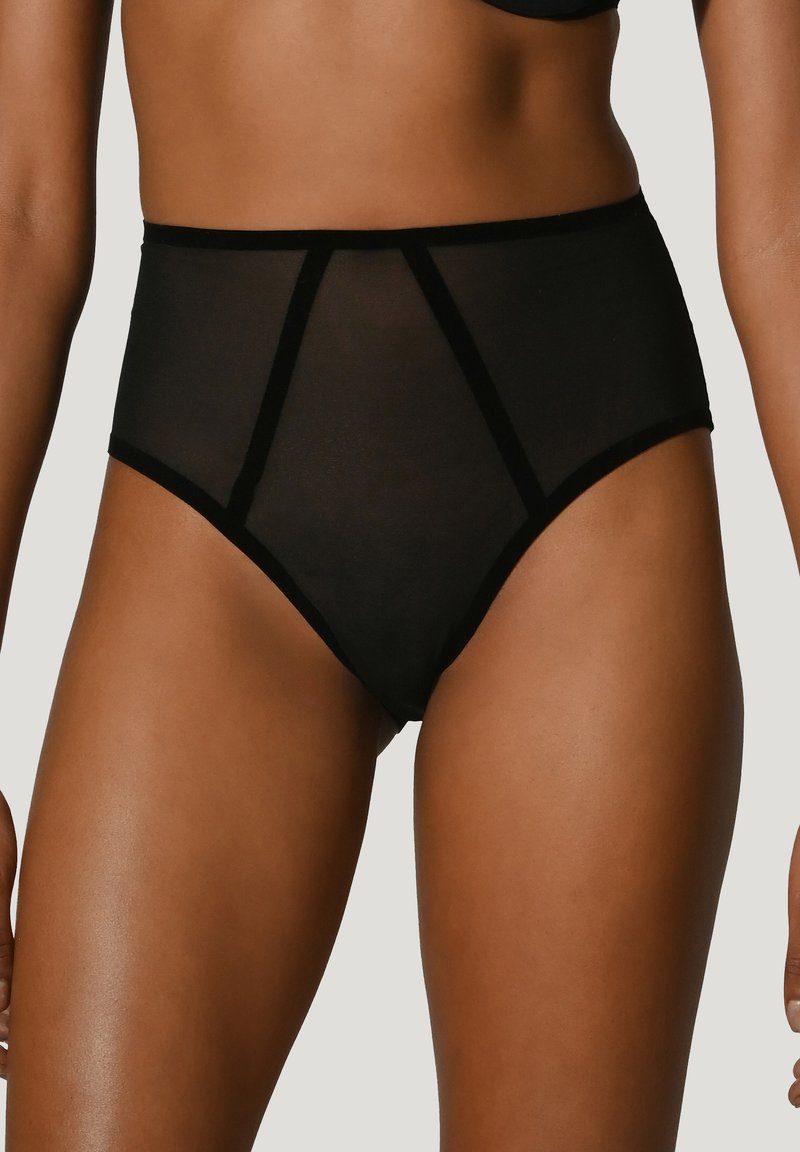 Schwarze transparente Slips mit hohem Bund, die eine glatte Oberfläche, ein minimalistisches geometrisches Design und einen weichen elastischen Bund bieten.