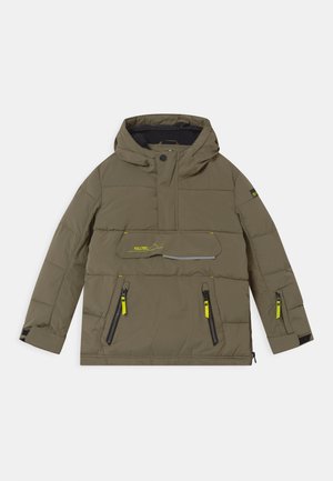 Oliwkowa puchowa kurtka z kapturem, z przednią kieszenią, żółtymi akcentami na zamku błyskawicznym oraz detalem logo. Gładka tekstura, ocieplany fason.