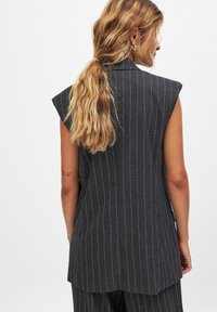 NA-KD Weste - pinstripe