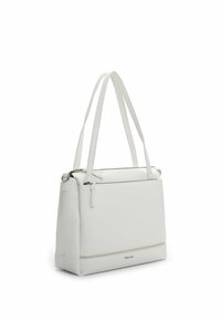 Valge nahast käekott kahe õlarihmaga, ristkülikukujuline, tekstuurse pinnaga, tõmblukuga sulgimine ja peenete detailidega.