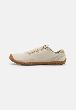 Road running shoes - beige