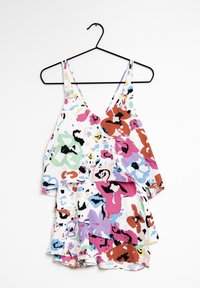 Flerfärgad blommig camisol med lager av volanger, med en djup V-ringning och tunna axelband. Materialet är lätt och flödande.