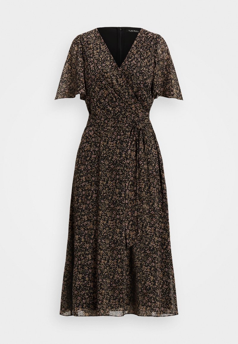 Robe portefeuille noire à motif floral avec de courtes manches volantées, un décolleté en V et une taille à nouer, réalisée dans un tissu léger et texturé avec un motif floral.