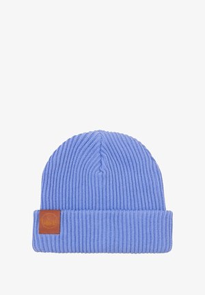 Jasnoniebieska dziana czapka z prążkowaną teksturą i mankietem. Z przodu znajduje się brązowa skórzana naszywka z logo. Miękki i dopasowany krój.