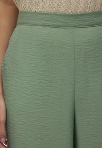 Vero Moda VMJOSIE  NOOS - Hlače - hedge green