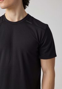 SNOCKS T-shirt basic - schwarz