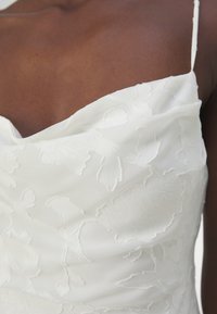 Gina Tricot FLORAL COWL NECK DRESS - Maxiklänning - egret