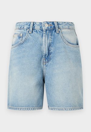 Pantaloncini in denim azzurro chiaro con bottone frontale, cerniera, passanti per cintura, due tasche frontali e finitura effetto sbiadito.