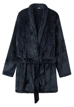 Bata de baño de felpa azul marino oscuro con mangas largas, cuello de chal y cinturón en la cintura. Textura suave con superficie lisa y uniforme.