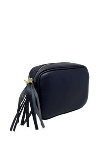 Borsa cosmetica in pelle blu navy con finitura testurizzata, forma rettangolare, cerniera dorata e dettagli con nappine in pelle grigia.