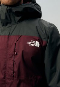 The North Face M QUEST TRICLIMATE JACKET - Chaqueta outdoor - alpine plum/asphalt grey