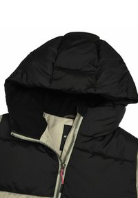 Schwarze und beige Steppjacke mit hohem Kragen und Reißverschluss. Verfügt über eine gesteppten Textur und eine geräumige Kapuze. Akzentuiert mit einem rosa Reißverschlussanhänger.