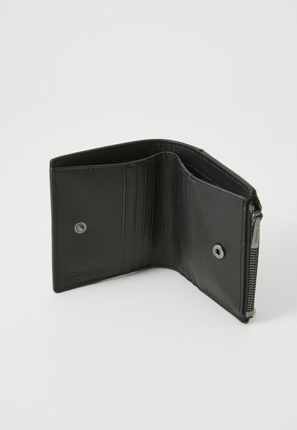 MATTE COMPACT ZIP WALLET - Wallet4