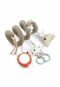 Spiraalvormig beige stoffen speelgoed met pluche dieren en wolkjes, een spiegel en kleurrijke ringen. Bevat verschillende texturen en patronen.