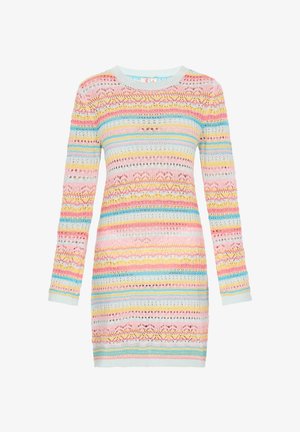 Pletené šaty s multibarevným pruhovaným vzorem v růžové, žluté, modré a bílé. Dlouhé rukávy a kulatý výstřih, vyrobené z lehkého materiálu.