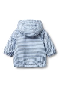 Giacca puffer azzurra chiara con strisce orizzontali bianche, cappuccio, polsini elasticizzati e orlo arricciato. Realizzata in materiale liscio e resistente all'acqua.