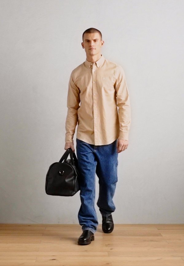 REGULAR FIT SOLID OXFORD SHIRT - Shirt - soft camel4