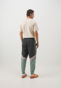 adidas Performance REAL MADRID TRACK PANT - Jogginghose - carbon