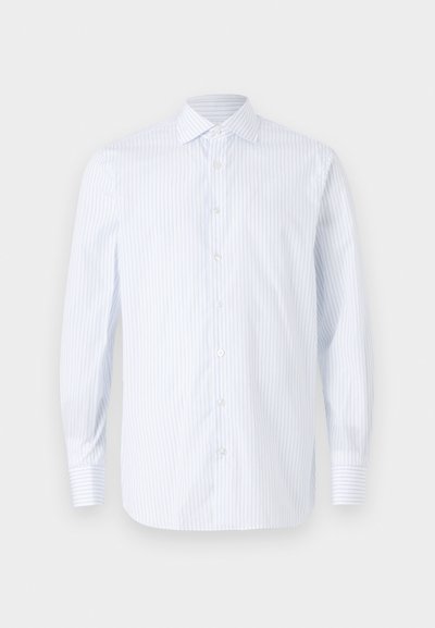 Šviesiai mėlynas ir baltas dryžuotas ilgomis rankovėmis marškinis iš medvilnės. Turi mygtukų užsegimo apykaklę ir priekį su mygtukais, dryžuoti rankogaliai.