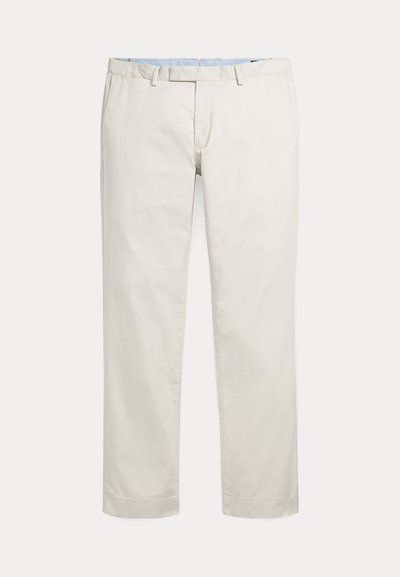 Pantaloni color crema a gamba dritta con passanti per cintura e chiusura frontale nascosta su sfondo uniforme.