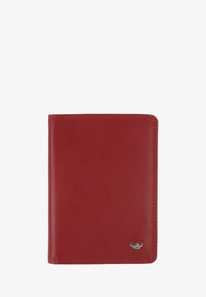 Portefeuille bifold en cuir rouge avec coutures visibles et petit logo argenté dans le coin inférieur droit sur fond blanc.