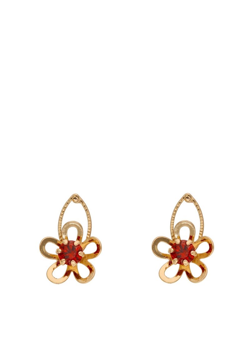 Pendientes en tono dorado con diseño abierto en forma de flor, que presentan una piedra preciosa roja central y seis formas de pétalos. Detalles texturizados en la parte superior.