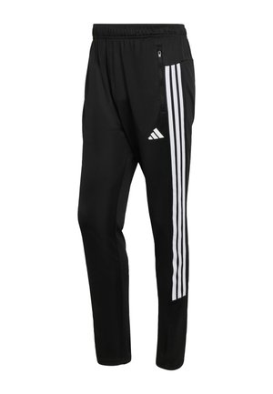 Svarta träningsbyxor av mjukt tyg med tre vita vertikala ränder längs sidan och ett resårmidjeband med en dragkedjeförsedd ficka.