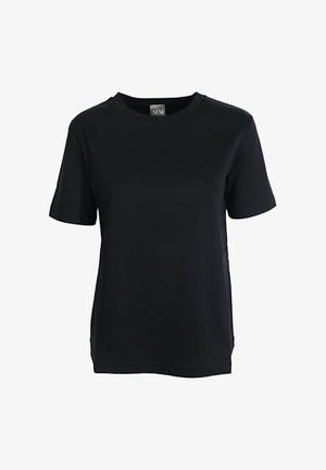 Maglietta nera a maniche corte realizzata in tessuto liscio, con scollatura a girocollo e orlo dritto con spacchi laterali. Design minimalista.