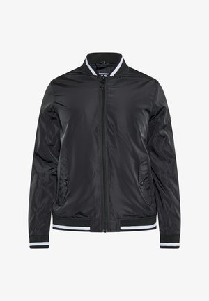 Sort bomberjakke lavet af et glat, blankt materiale. Har en frontlynlås, to sidelommer og stribede detaljer på kraven og manchetterne.