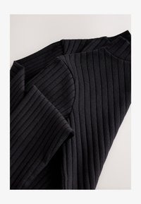 Non sélectionné, black