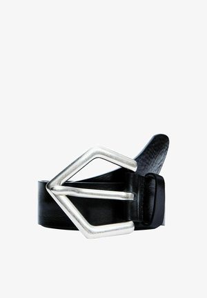 Schwarzer Ledergürtel mit einer großen silbernen geometrischen Schnalle. Der Gürtel verfügt über eine glatte Textur und ein klassisches Design, das zu verschiedenen Outfits passt.