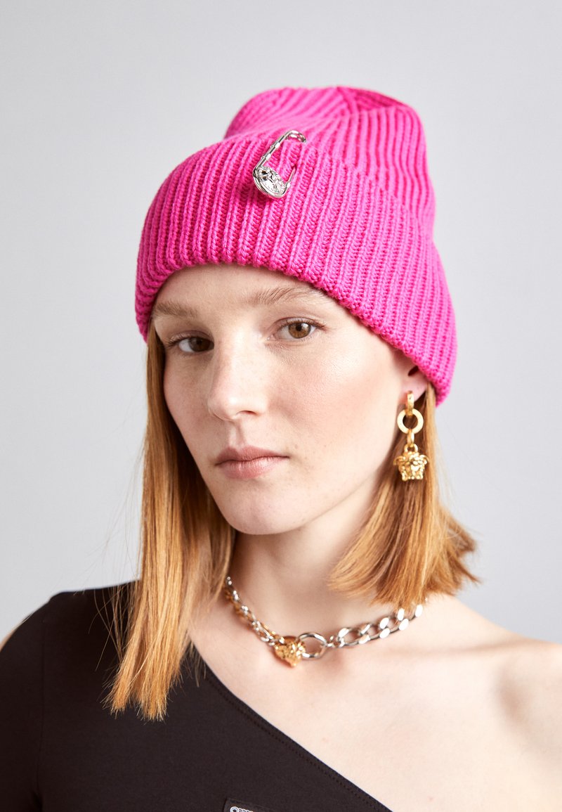 Versace BEANIE SAFETY PINS SERIE Muts hot pink/donkerroze Zalando.nl