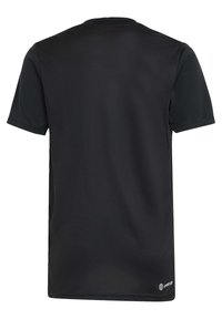 Camiseta negra de manga corta con cuello redondo, hecha de un tejido ligero con una textura suave. Presenta un logo sutil en el dobladillo.
