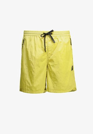 Žluté pánské plavkové šortky s černým stahovacím šňůrkem a zipovými kapsami na bocích, vyrobené z lehké zvrásněné tkaniny.