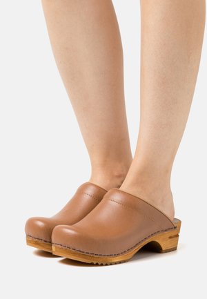 Sanita Urban | Zoccoli Aperti da Donna | Zoccoli in Pelle con Suola in Legno | Prodotto Originale Fatto Mano | Suola sostenibile | Verde | 41 EU