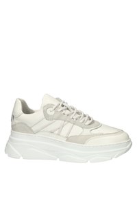 White sneakers made of leather and suede, featuring a thick white sole, contrast stitching, and a lace-up design with grey accents.