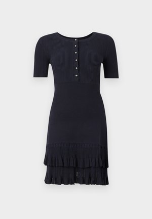 Marineblauwe jurk met korte mouwen, geribbelde top, knoopsluiting voor, getailleerde taille en gelaagde volantzoom met gebreide patroondetails.