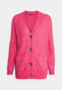 Rosa stickad cardigan med V-ringning, långa ärmar, två framfickor och bruna knappar. Texturerad väv med ribbat mönster.