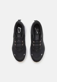 Nike Performance Scarpe da corsa su strada - black
