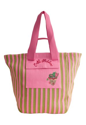 Pink og grønstribet mulepose med pink håndtag, forlomme broderet med "Cath Kidston" og et lille blomsterdesign.