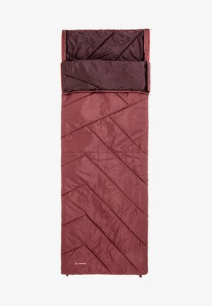 Sacco a pelo rosso e marrone scuro con motivo a rombi, zip nella parte superiore e logo Vaude in basso a destra. Tessuto morbido e texture.