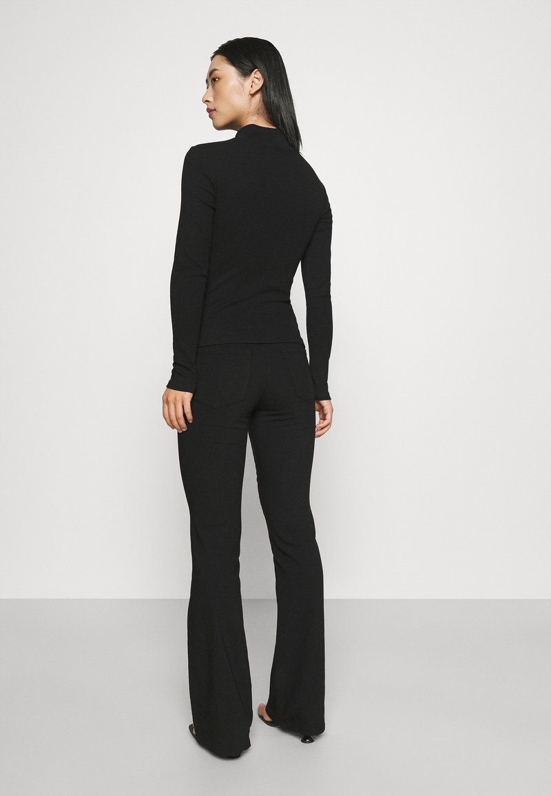 Damen Kleider | Pieces Petite PCHIGHSKIN FLARED PANT Stoffhose black/schwarz - EU64708 Damen Kleider | Pieces Petite PCHIGHSKIN FLARED PANT Stoffhose black/schwarz - EU64708