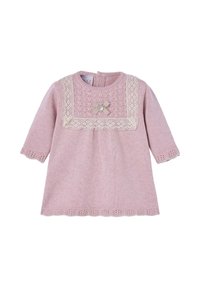 Abito lavorato a maglia di un rosa chiaro con maniche lunghe, bordo in pizzo al collo e un fiore di tessuto con bottone come decorazione. Orlo a onde e dettaglio testurizzato.