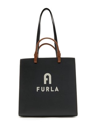 Sort Furla tote-taske med brune korte håndtag, lange sorte skulderremme og hvid Furla-logo foran.