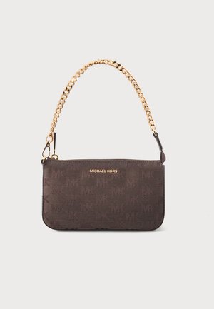 Тъмнокафява чанта за рамо Michael Kors с повтарящ се логотипен мотив, златиста верижна дръжка и надпис на марката в златист цвят.
