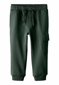 Pantalons de jogging vert foncé avec taille élastique, cordon de serrage, poches latérales, poche cargo sur la jambe droite et bords côtelés aux chevilles.
