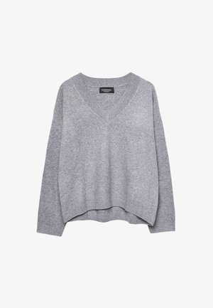 Maglione grigio chiaro a maniche lunghe con scollo a V e polsini e orlo a coste, esposto su uno sfondo bianco.